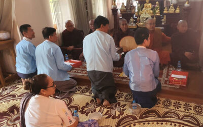 ပြည်ထောင်စုသမ္မတမြန်မာနိုင်ငံ ဘာသာပေါင်းစုံချစ်ကြည်ညီညွတ်ရေးအဖွဲ့ ဗဟို ဥက္ကဌ ဦးဝဏ္ဏ၏ လမ်းညွှန်မှုဖြင့်မန္တလေးတိုင်းဒေသကြီး၊ တံတားဦးမြို့နယ်၊အင်းဝမြို့ရှိ၊ကောလင်းကျောင်းတိုက်၌ သံဃာတော်များအား ဝါဆိုဆက်ကပ်လှူဒါန်းပွဲ