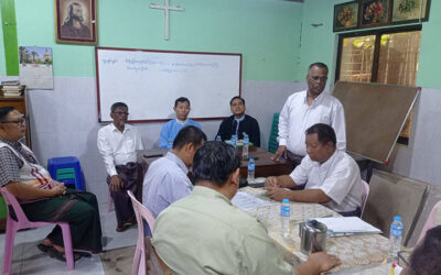 ပြည်ထောင်စု သမ္မတမြန်မာနိုင်ငံ၊ဘာသာပေါင်းစုံချစ်ကြည်ညီညွတ်ရေးအဖွဲ့၊ သင်္ဃန်းကျွန်း မြို့နယ်၊၏အလုပ်အမှုဆောင်များ တွေ့ဆုံပွဲကို ကန်ဦးလမ်း ကရင်နှစ်ခြင်း အသင်းတော်တွင်ကျင်းပ