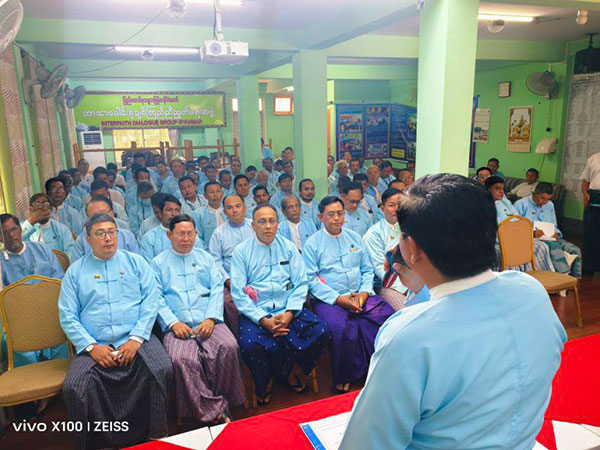 ပြည်ထောင်စုသမ္မတမြန်မာနိုင်ငံတော် ဘာသာပေါင်းစုံချစ်ကြည်ညီညွတ်ရေးအဖွဲ့(ဗဟို)ရုံး၌ (ဗဟို)နှင့်ရန်ကုန်တိုင်းအတွင်းရှိ ခရိုင်များနှင့်မြို့နယ် အသီးသီးမှ အလုပ်အမှုဆောင်များအား(ဗဟို)ဥက္ကဌ မှ တွေ့ဆုံ