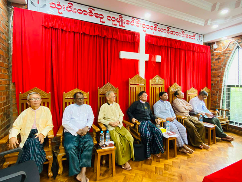 ပြည်ထောင်စုသမ္မတမြန်မာနိုင်ငံတော် ဘာသာပေါင်းစုံချစ်ကြည်ညီညွတ်ရေးအဖွဲ့(ဗဟို)မှ တာဝန်ရှိသူများ (ဗဟို)ဒုတိယဥက္ကဋ္ဌ ဒေါက်တာ တူးတူး၏ မွေးနေ့ပွဲသို့ တက်ရောက်