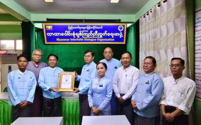 ပြည်ထောင်စုသမ္မတမြန်မာနိုင်ငံတော် ဘာသာပေါင်းစုံချစ်ကြည်ညီညွတ်ရေး(ဗဟို)ရုံးသို့ ဗဟိုအလုပ်အမှုဆောင် ဦးစုလှိုင်+ဒေါ်လဲ့ရွှေဇင်ထက်(မိသားစု) မှ ဗဟို ရုံးရန်ပုံငွေအတွက်ကျပ်(၂၀)သိန်း၊ လာရောက်လှူဒါန်း